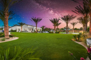 Palm Villa- Luxury 7 Bed, Pickleball, Volleyball, Golf